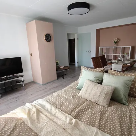 Centre Home, Private Parking *