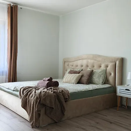 Centre Home, Private Parking Apartment *