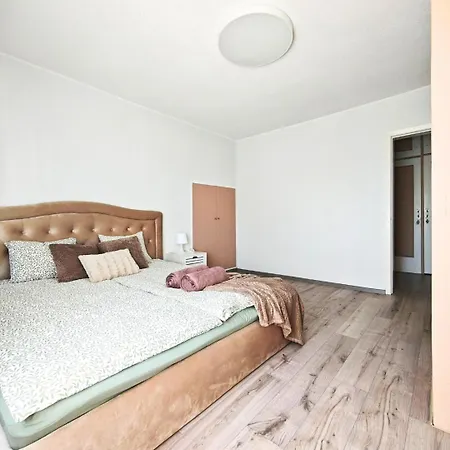 아파트 Family Apartment, Private Parking *
