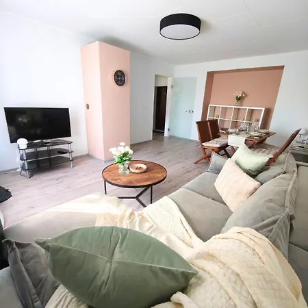 Family Apartment, Private Parking 탈린